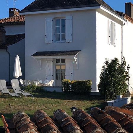 Gite Des Roses Oradour-Fanais ภายนอก รูปภาพ