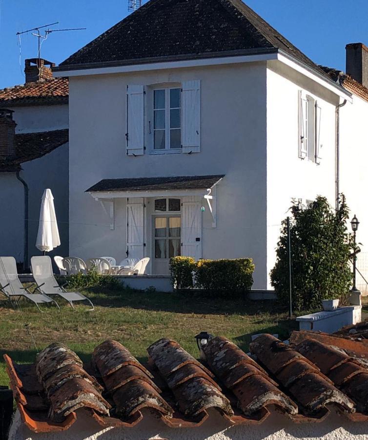 Gite Des Roses Oradour-Fanais ภายนอก รูปภาพ