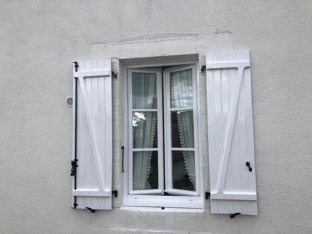 Gite Des Roses Oradour-Fanais ภายนอก รูปภาพ