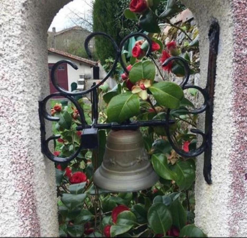 Gite Des Roses Oradour-Fanais ภายนอก รูปภาพ