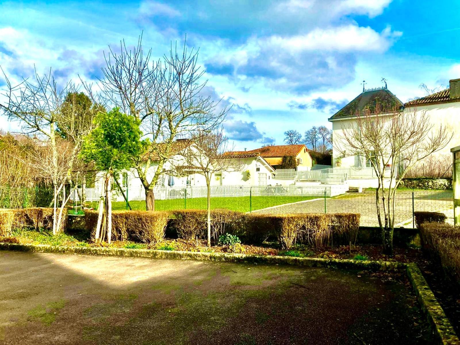 Gite Des Roses Oradour-Fanais ภายนอก รูปภาพ